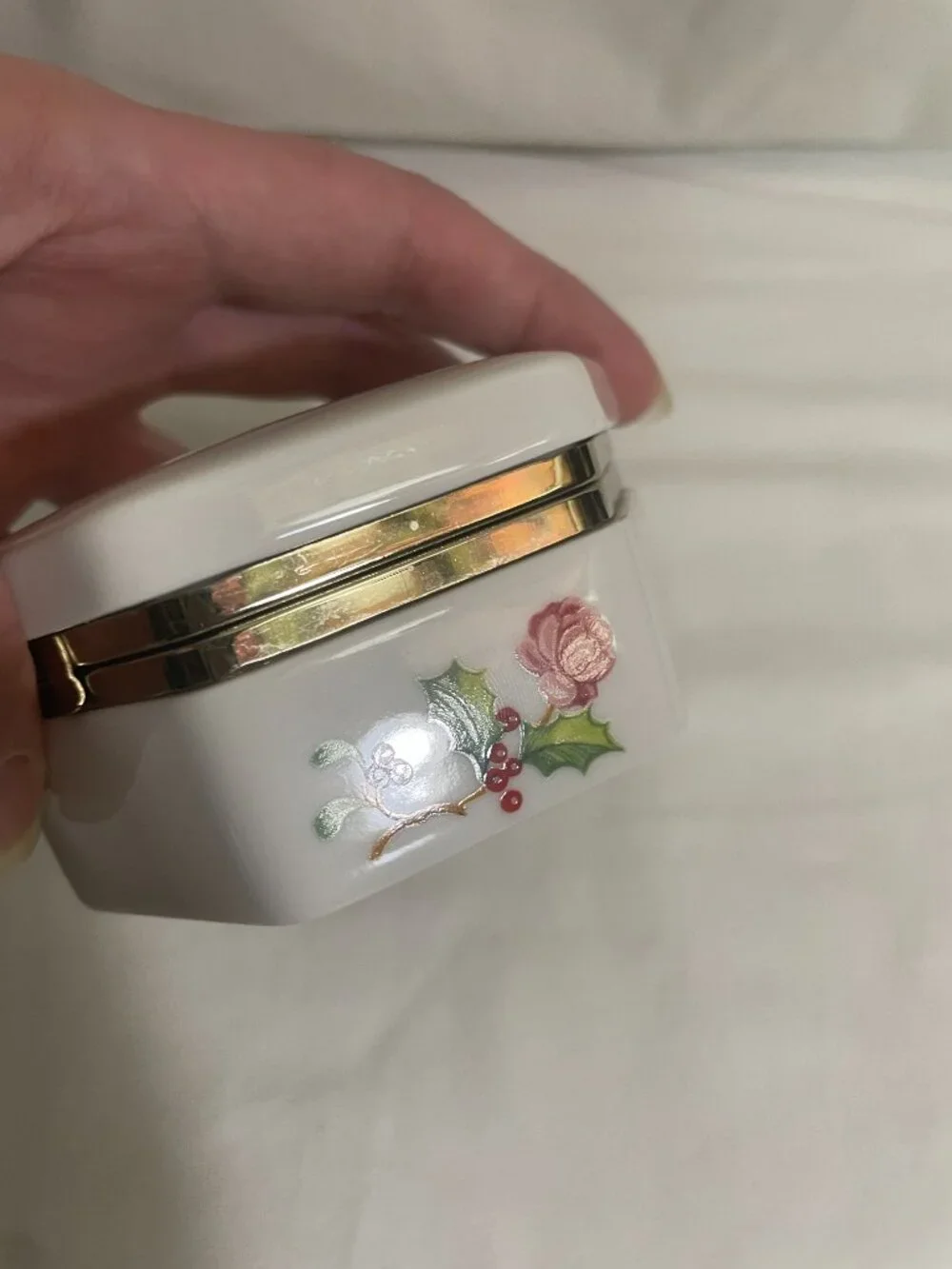 Vintage Avon 1983 Holiday Greetings Porcelain Trinket Box Dove Holly Floral 4